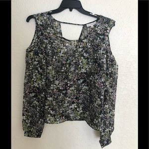Women’s XL flower print open shoulder top